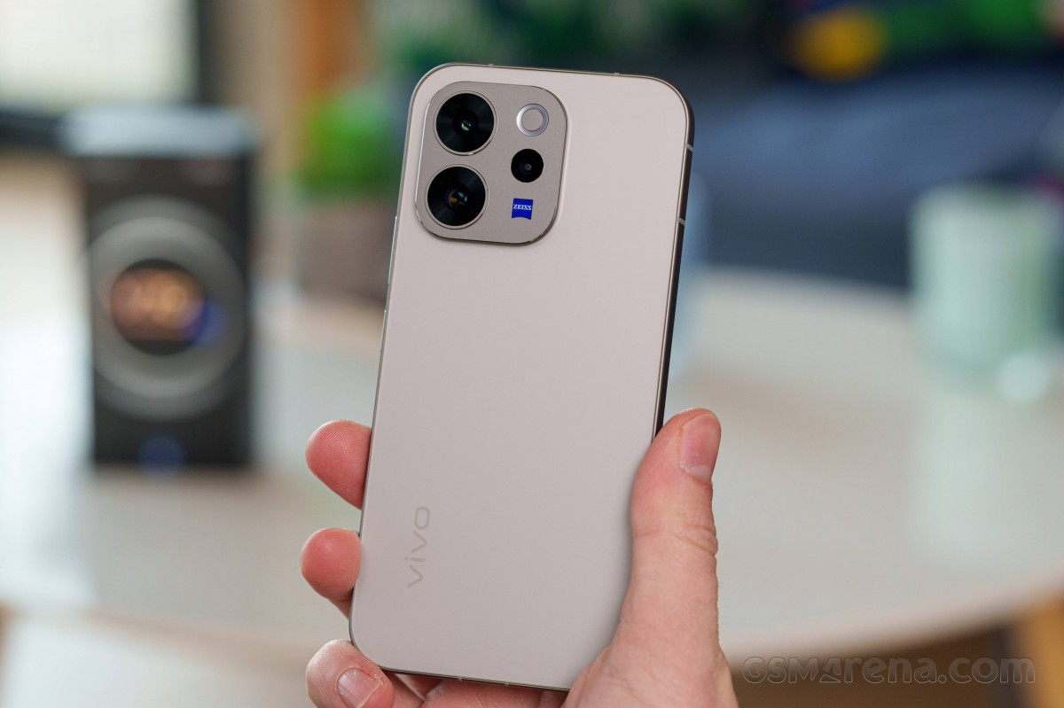 Vivo V70 Lifestyle