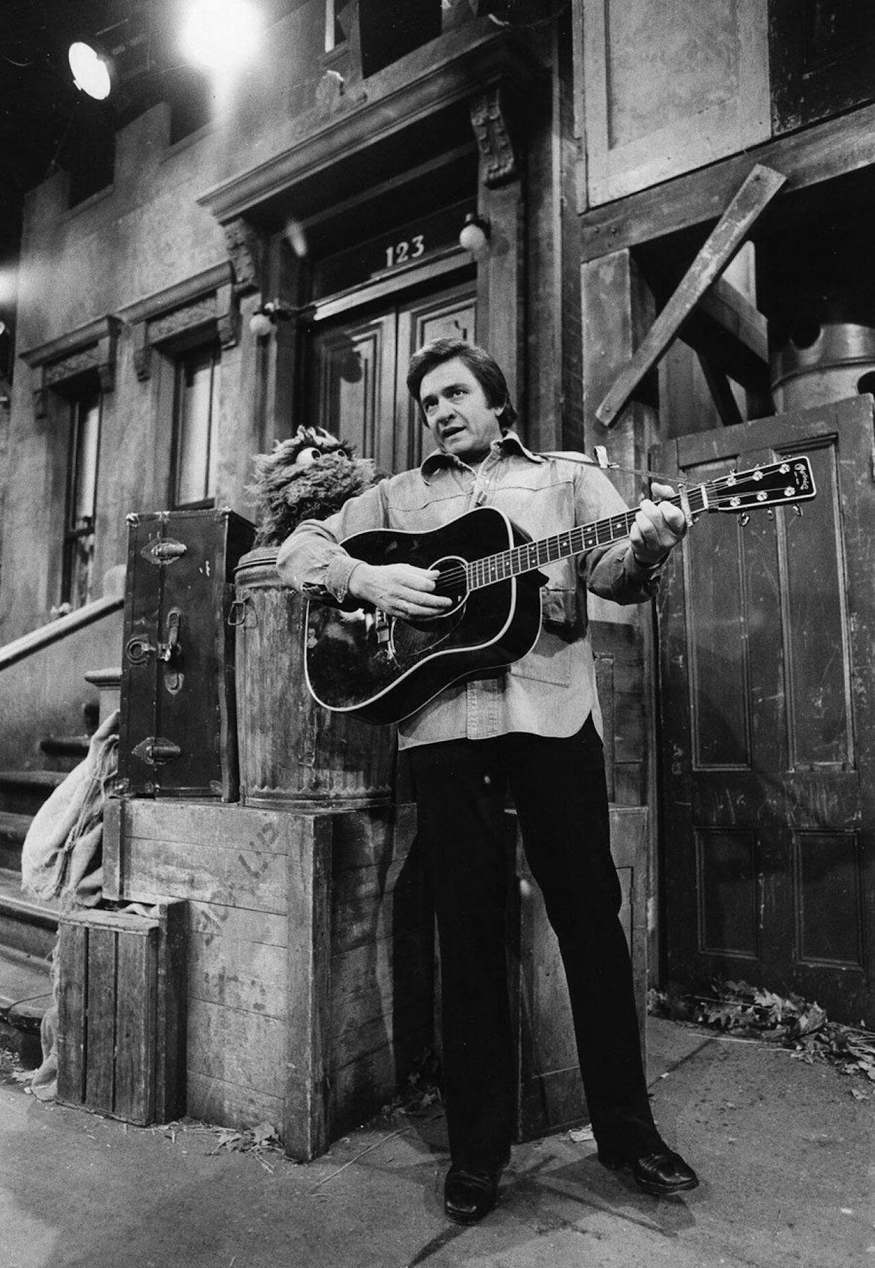 Johnny Cash singing to Oscar the Grouch